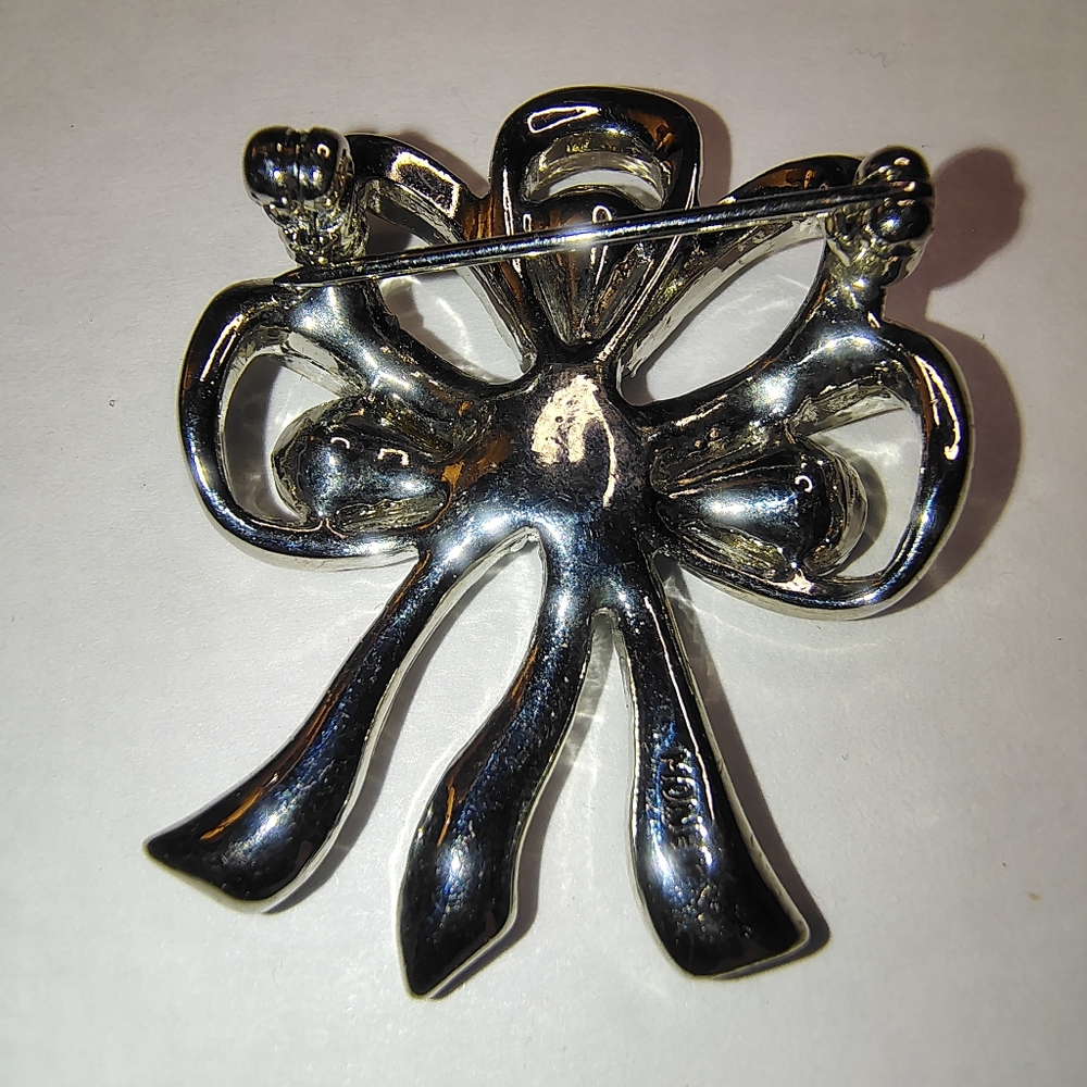 Signed Monet Crystal Bow BroochSilver Tone Vintage DesignerDescriptio - Picture 4 of 5